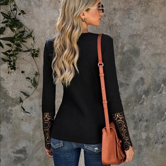 Blue Lace long sleeve rib knit button front top - Picture 4 of 4